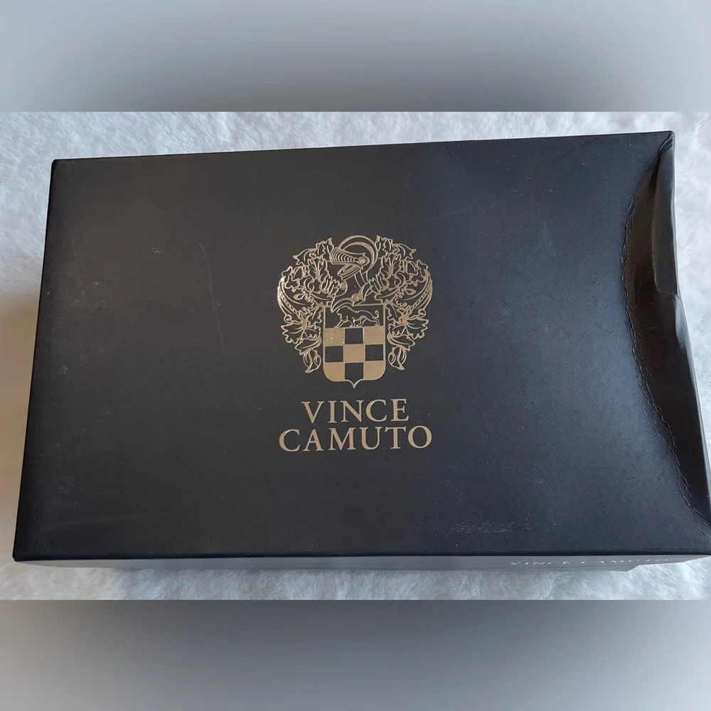 Vince Camuto womens Fayla size 11 M tortilla suede .New with box. R14